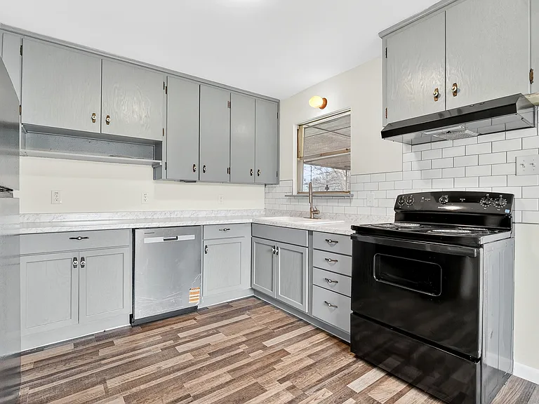 1302 Redondo Dr — Photo 8