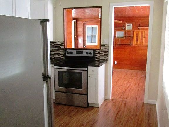4th image of 528 44th Ave N