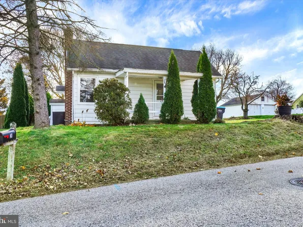 28 Church St, Stewartstown, PA 17363