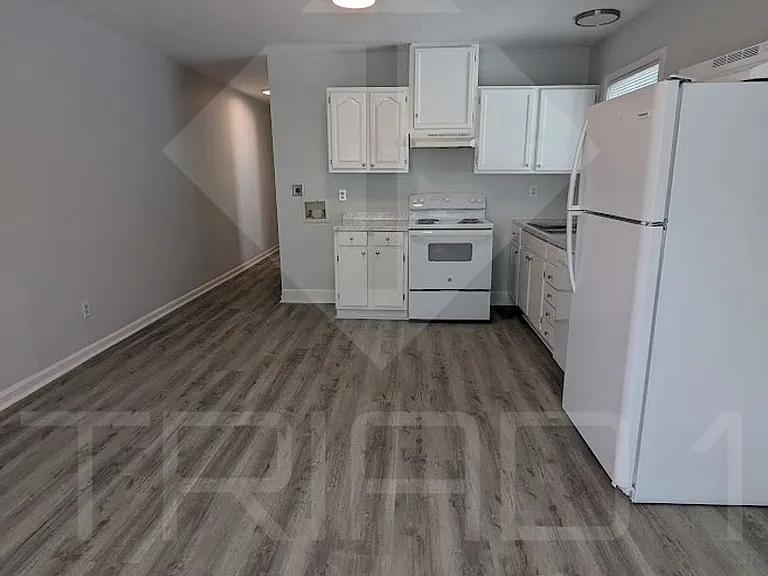 1001 E Bragg St — Photo 7