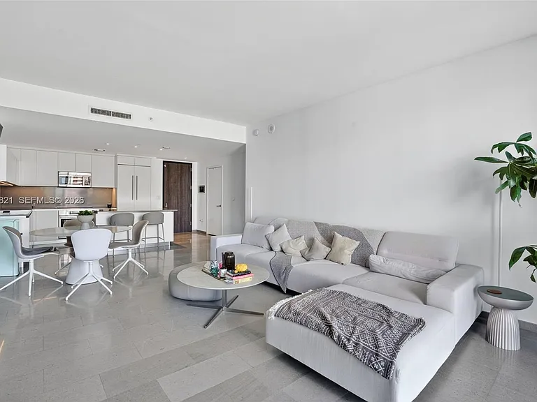 68 SE 6th St #3710 — Photo 19