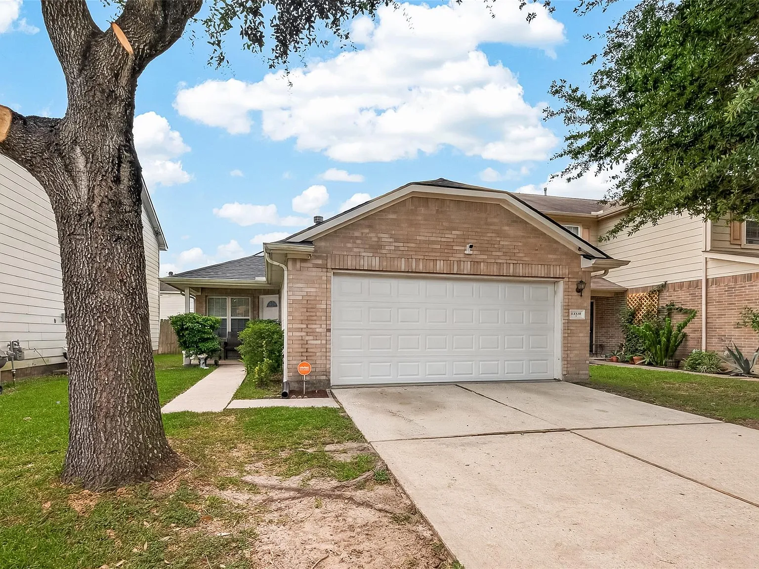 3 bed, 2.0 bath, 1208 sqft, $1,999 — Photo 2