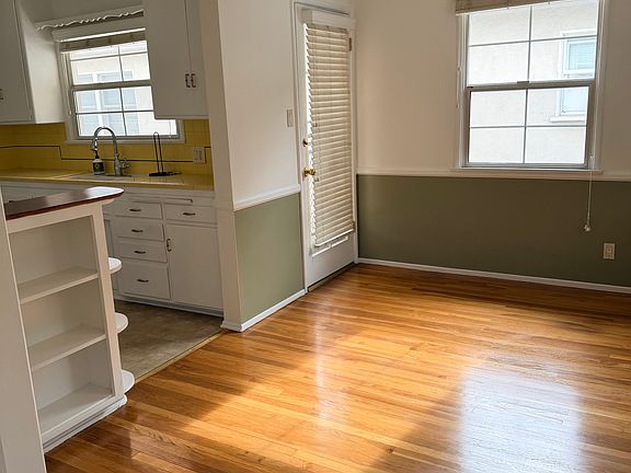 2nd image of 4210 Cahuenga Blvd #2A