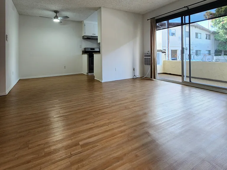 12340 Rochester Ave — Photo 37