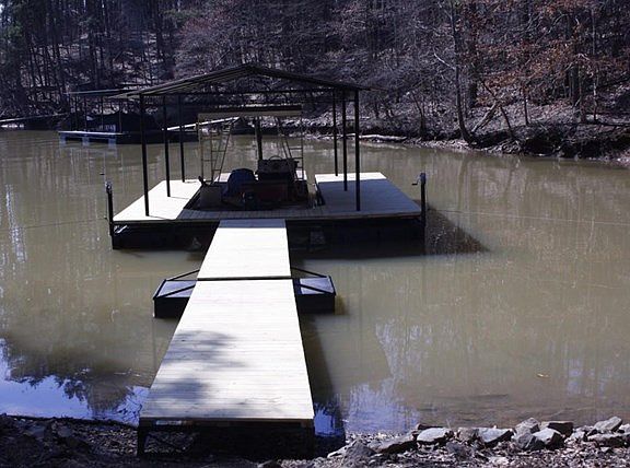 4th image of 3252 Lake Dr