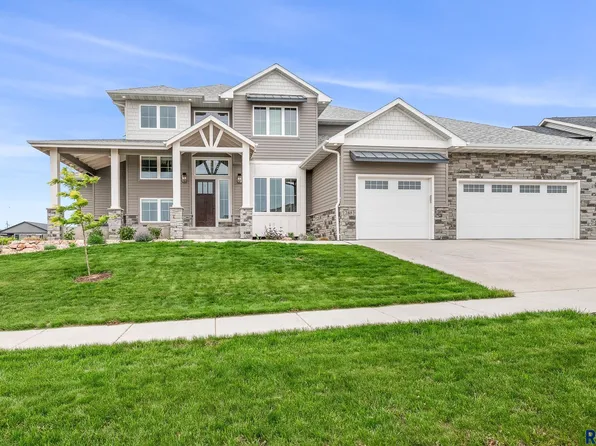 288 Central Park Ct, Harrisburg, SD 57032