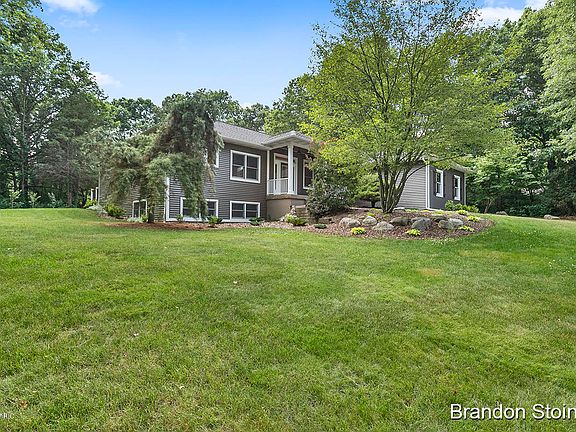 2nd image of 7169 River Glen Dr SE