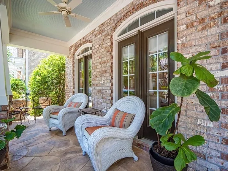 415 Wembley Cir — Photo 3
