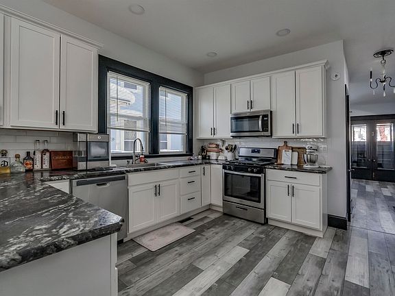 5th image of 520 Academy St
