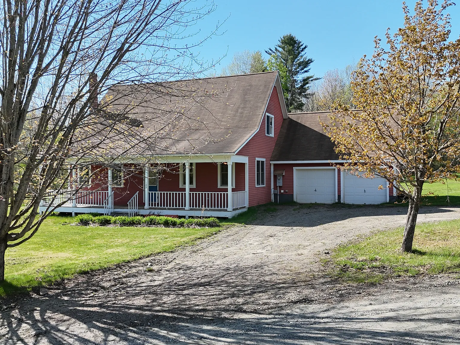 109 N Hollow Rd — Photo 2