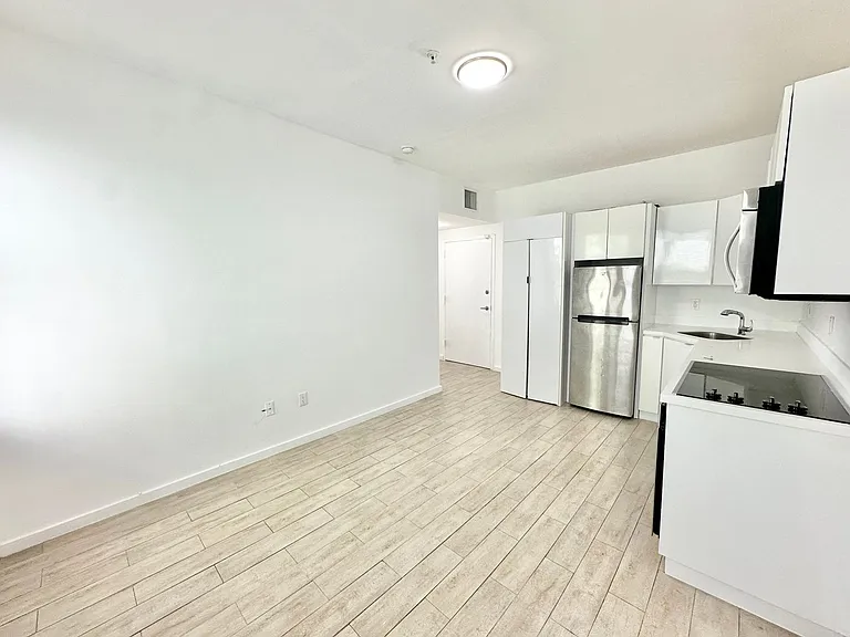 1611 Meridian Ave #305 — Photo 6