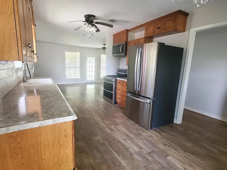 606 Francis Ct — Photo 3