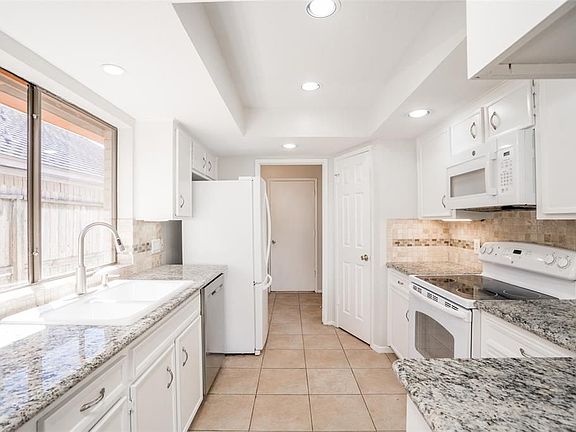 5th image of 3027 Winchester Way