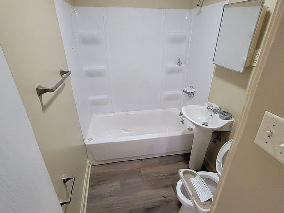 3rd image of 3228 N Priscilla Ave