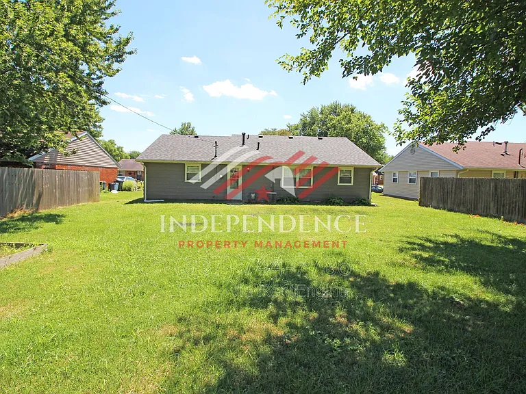 136 Rogers Dr — Photo 15