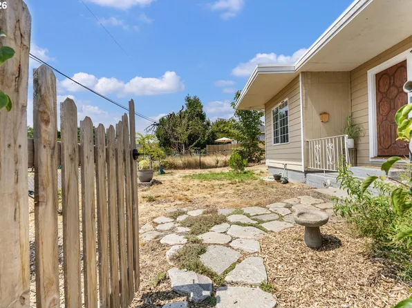 9221 SE Gladstone St, Portland, OR 97266