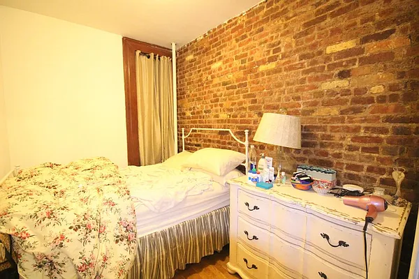 Rented by Dynamik Realty | media 13