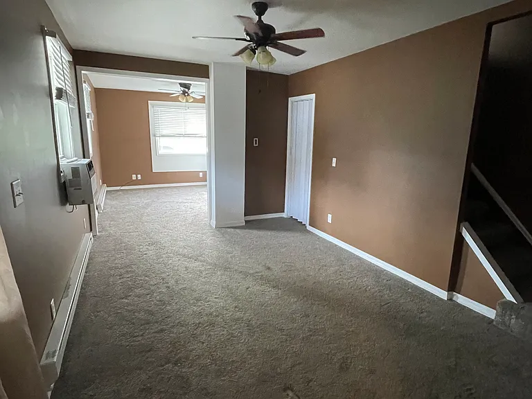 915 Greenlawn Ave — Photo 2