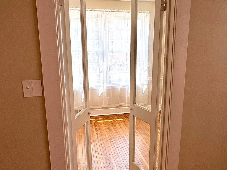 1008 Beaconsfield Ave #1N — Photo 7