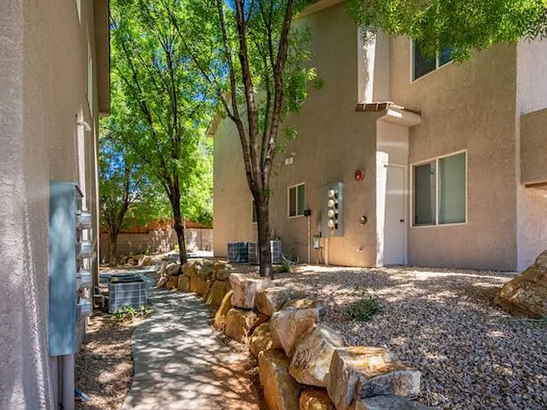 Valley View Condos — Photo 11