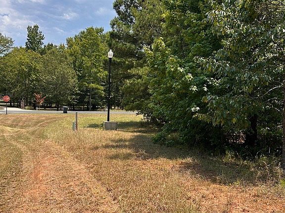 5th image of 16 S Pointe Dr