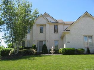 37583 Kingsburn Dr, Livonia, MI 48152
