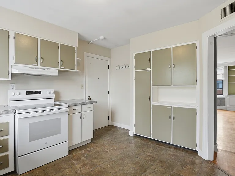 20 Ashland St #3L — Photo 11
