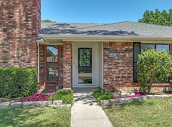 2nd image of 709 Mockingbird Dr