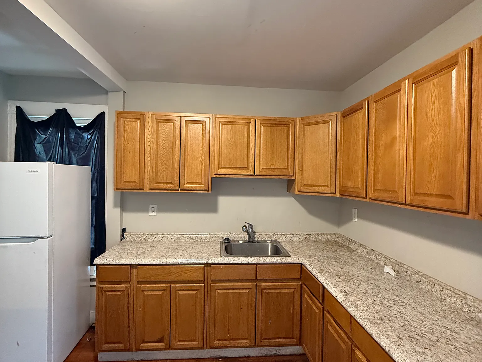 4 bed, 1100 sqft, $2,150 — Photo 4