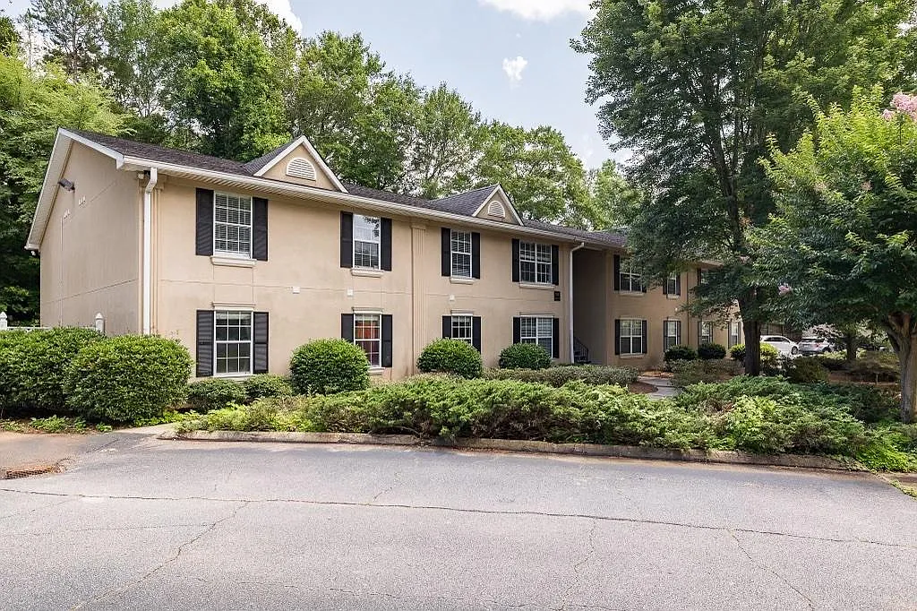 3 bed, 1152 sqft, $1,600 — Photo 1