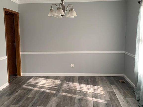 3rd image of 10425 Liberty Trail Dr E
