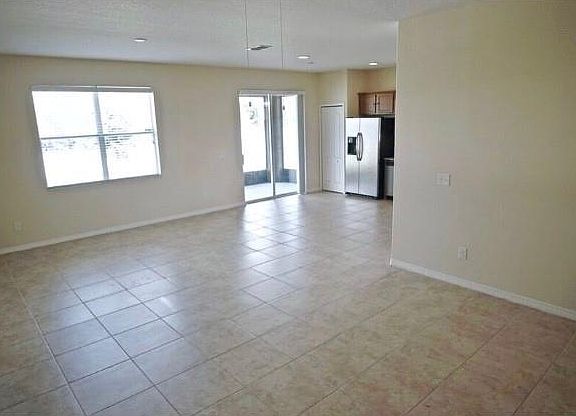 5th image of 2717 Carrickton Cir