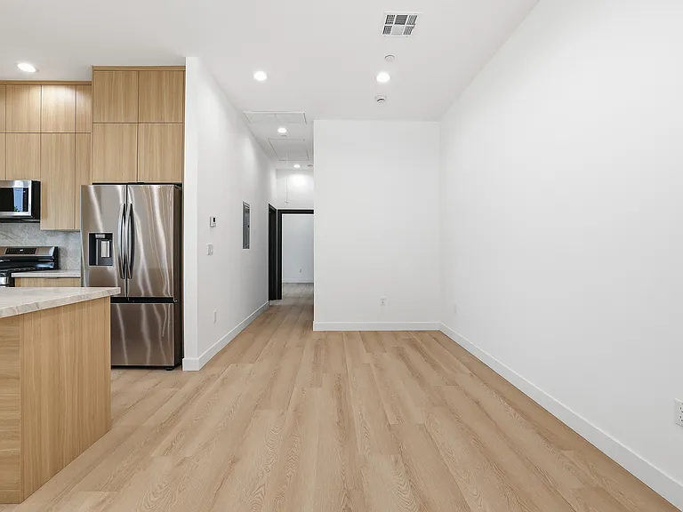 7941 Rhodes Ave — Photo 5