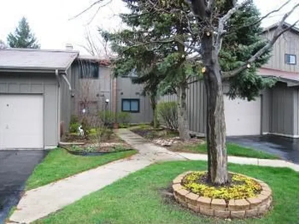 2S427 Emerald Green Dr Unit E, Warrenville, IL 60555