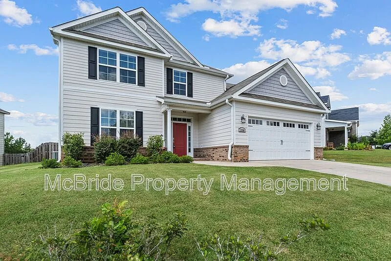 5 bed, 3.5 bath, 2857 sqft, $2,650 — Photo 2