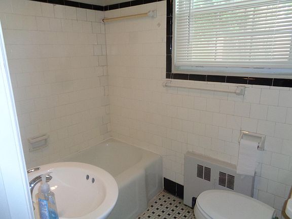 5th image of 100 Lewis Dr APT 22G