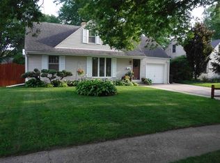 233 Burrwood Ave, Loves Park, IL 61111
