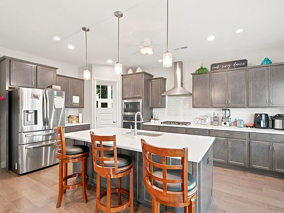 5th image of 175 Slade Thomas Dr