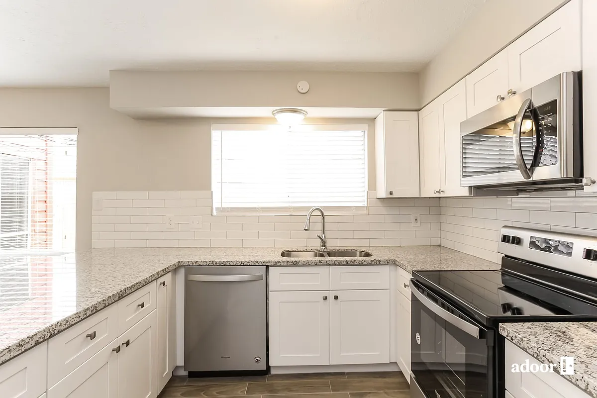 Building Photo - 10215 Golden Meadow Dr