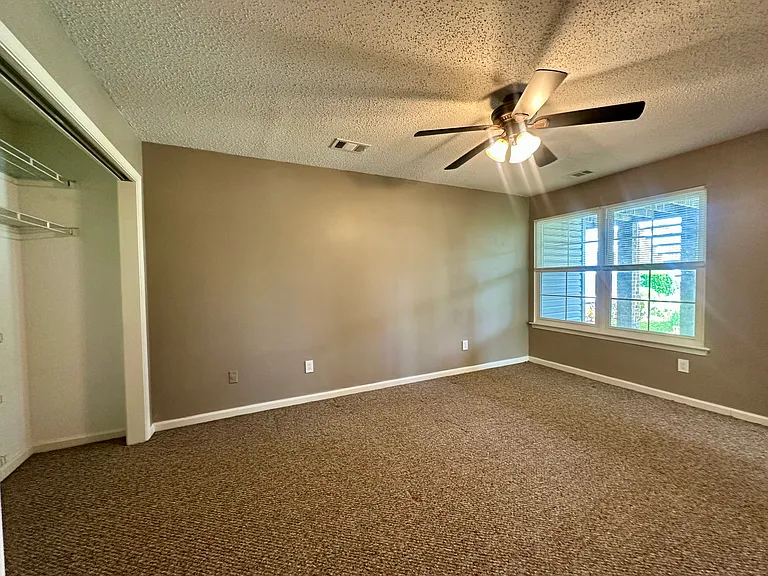 4044 Laurel Green Cir — Photo 33