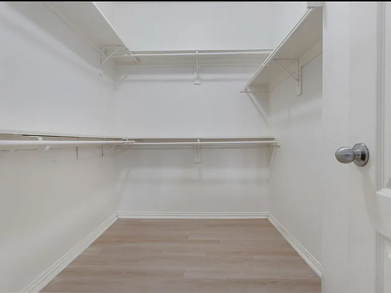 933 Bens Dr — Photo 12