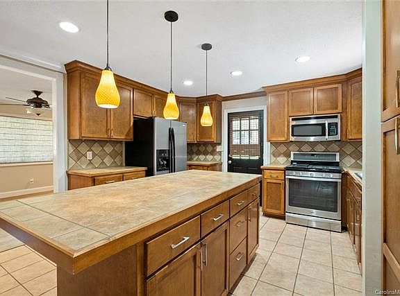 4th image of 306 Forestway Dr