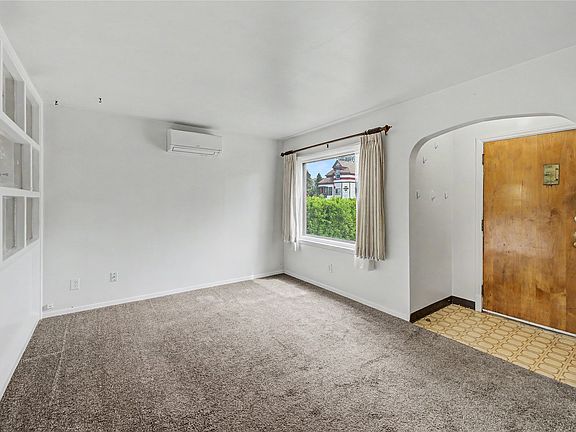 5th image of 1038 Missoula Ave