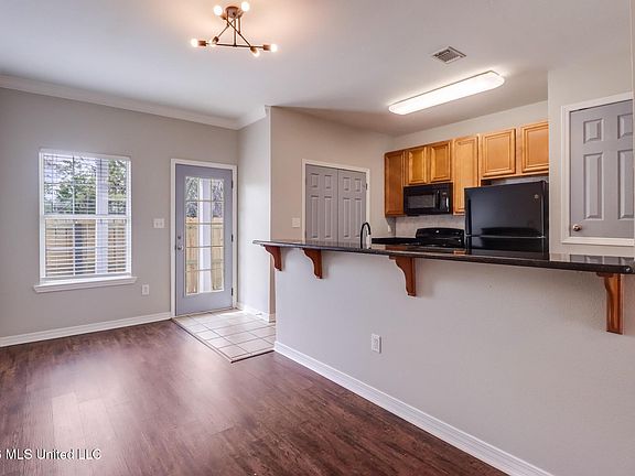 5th image of 1321 Foxwood Pl