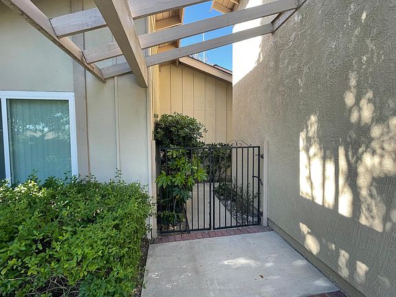 2nd image of 2025 Meadow Brook Ct