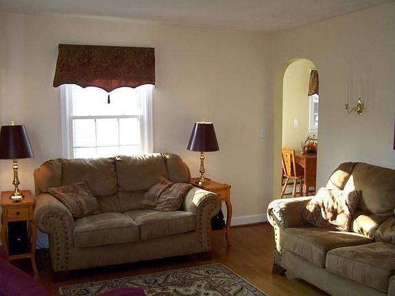5th image of 107 Lake Ave