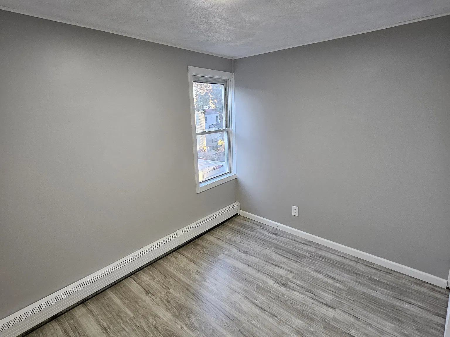 3 bed, $1,700 — Photo 2