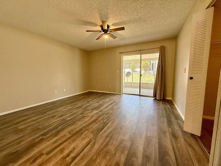 350 Winter Ridge Blvd — Photo 23