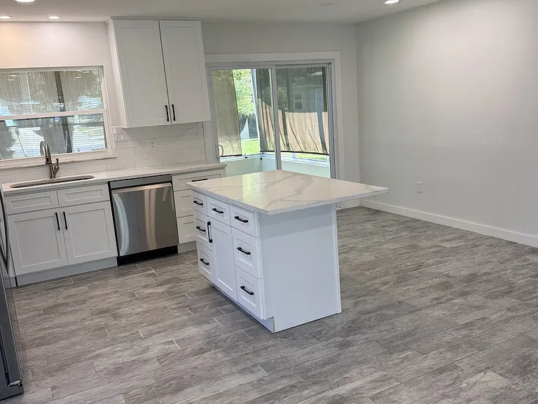 1105 Morse Ave — Photo 4