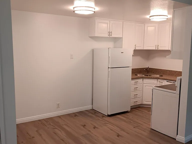 1939 Beloit Ave #203 — Photo 10